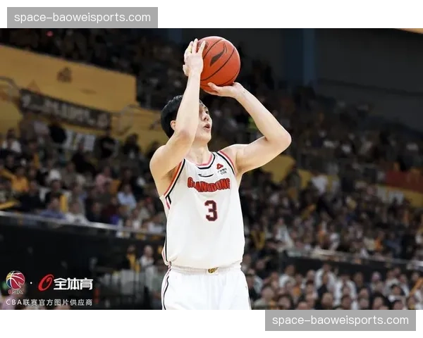 广东华南虎利用“五上五下”轮换保持防守强度，消耗浙江稠州主力体能